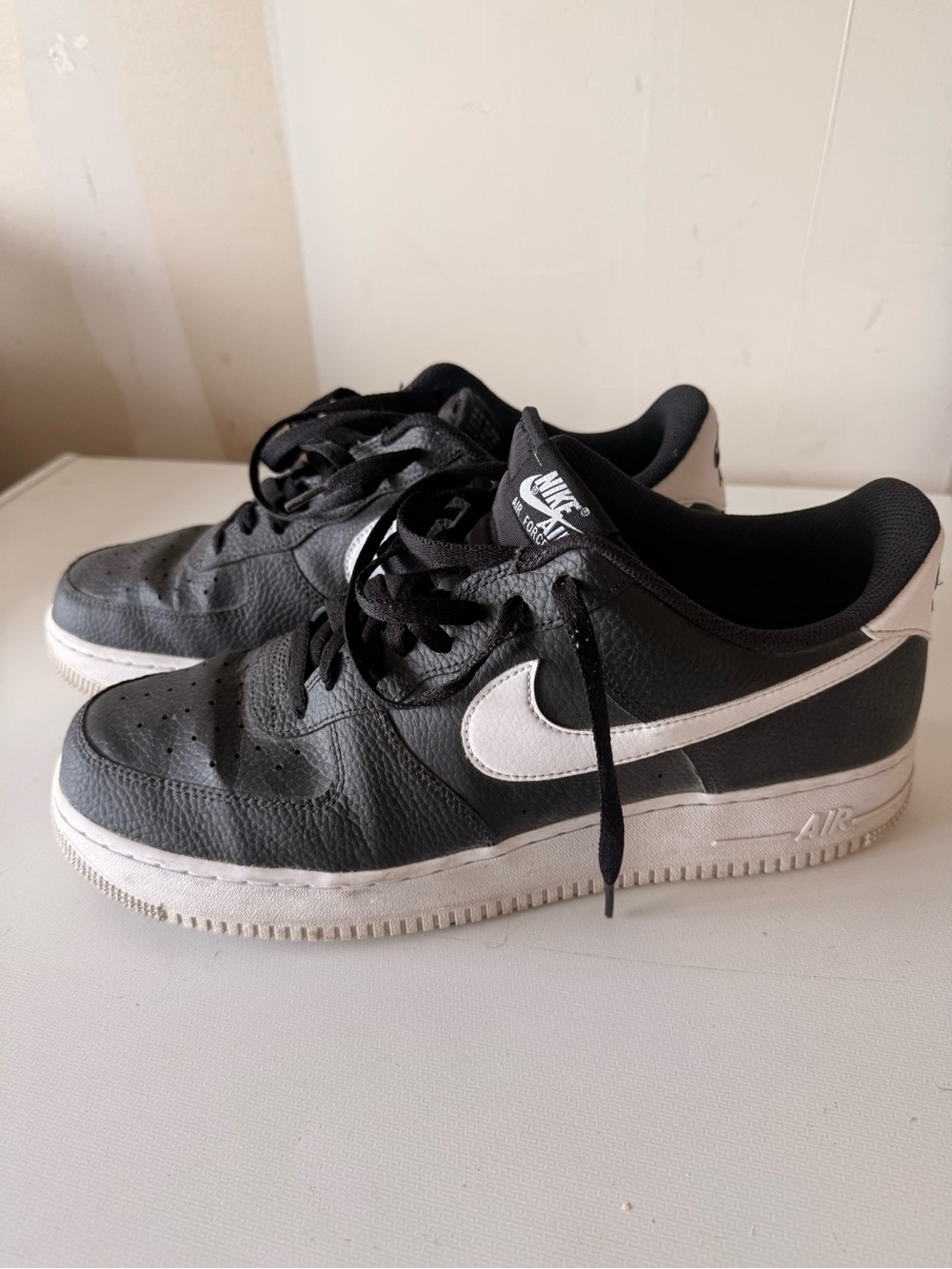 Nike Low-Top Sneakers - Black & White